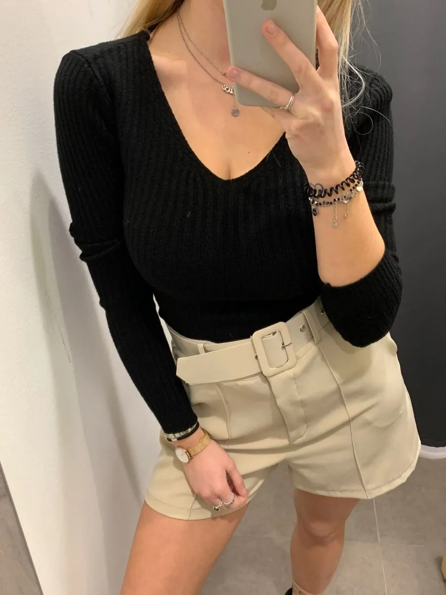 beige stretch shorts with belt