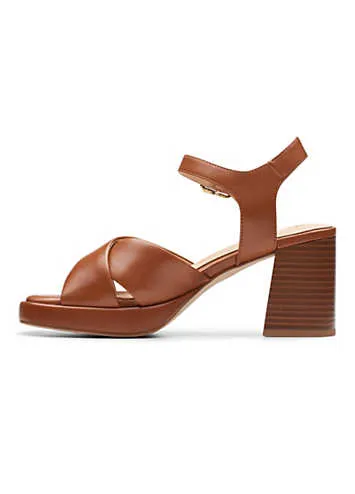 Clarks Ritzy75 Rae Sandals in Tan Leather