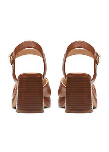 Clarks Ritzy75 Rae Sandals in Tan Leather