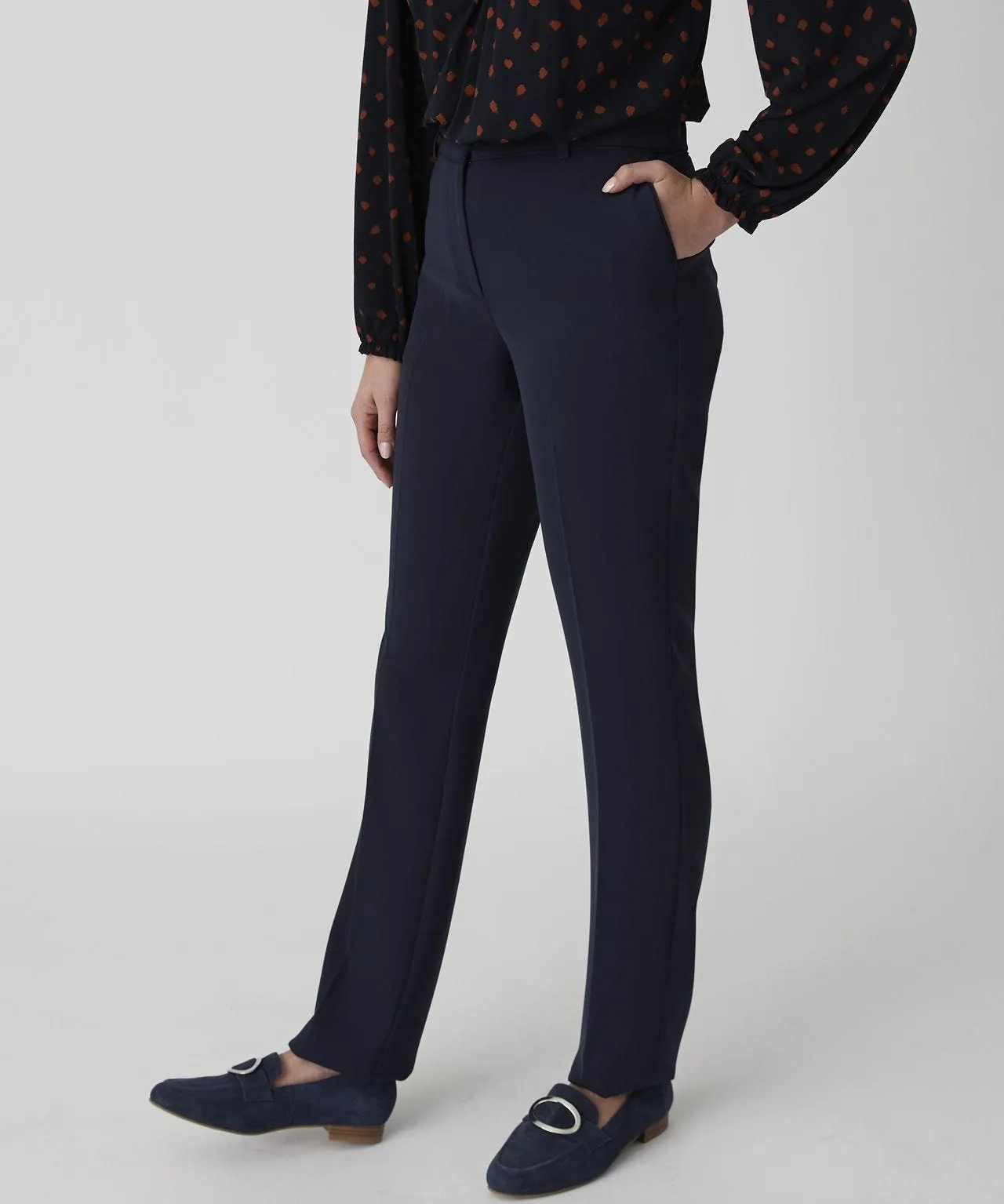 Easy-care Straight-leg Trousers for All Occasions