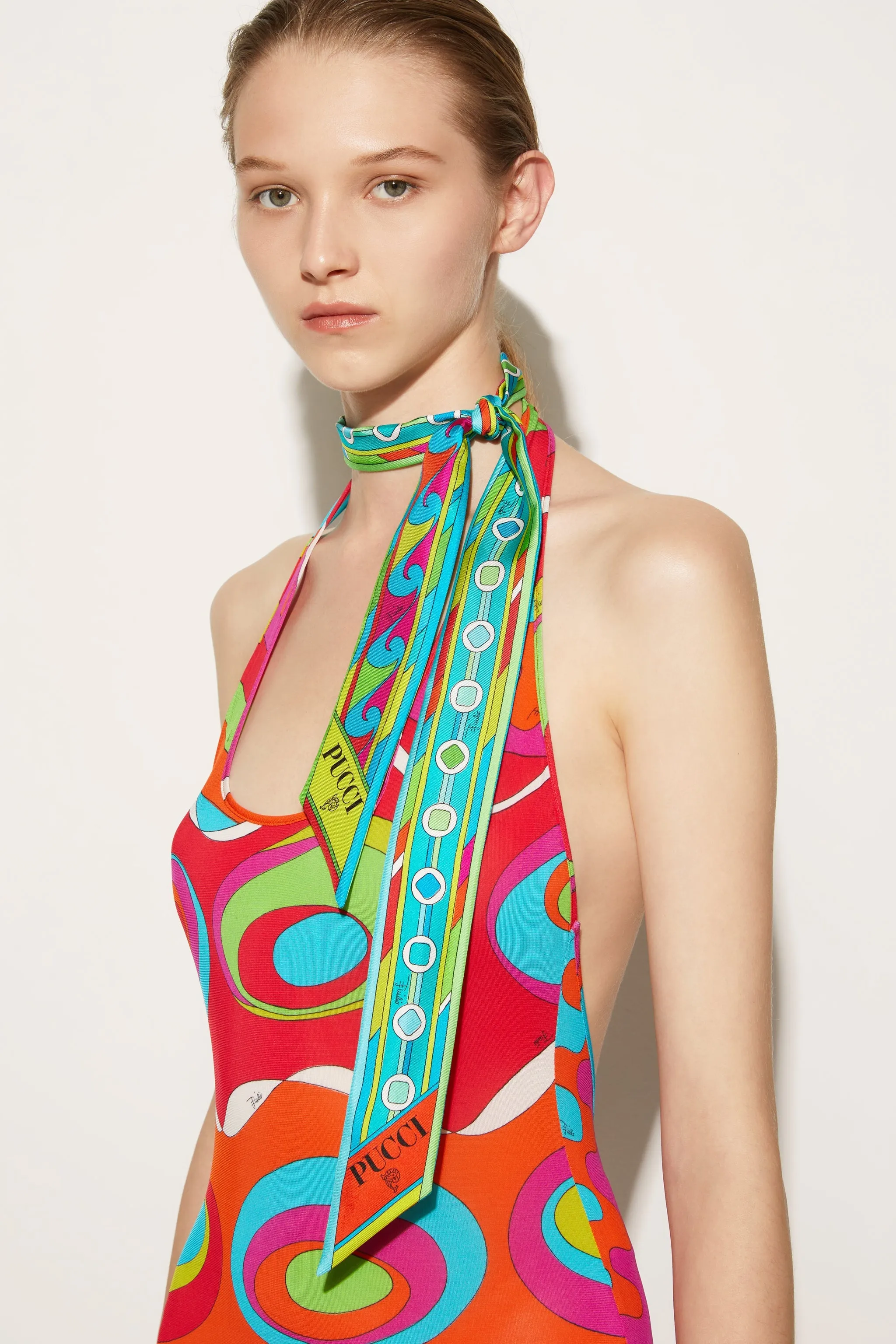 Silk scarf with Vivara print.