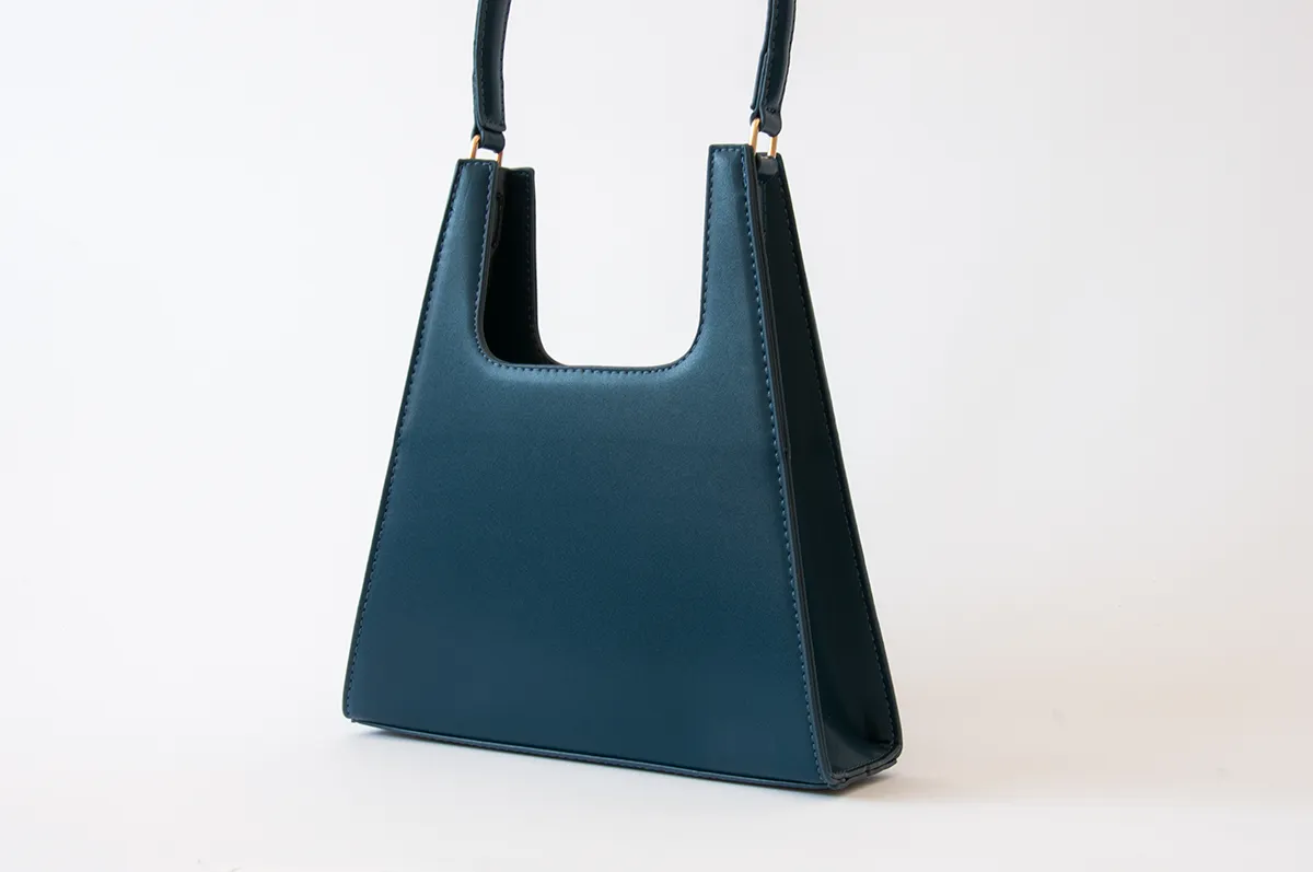 Jiyo Navy Bag