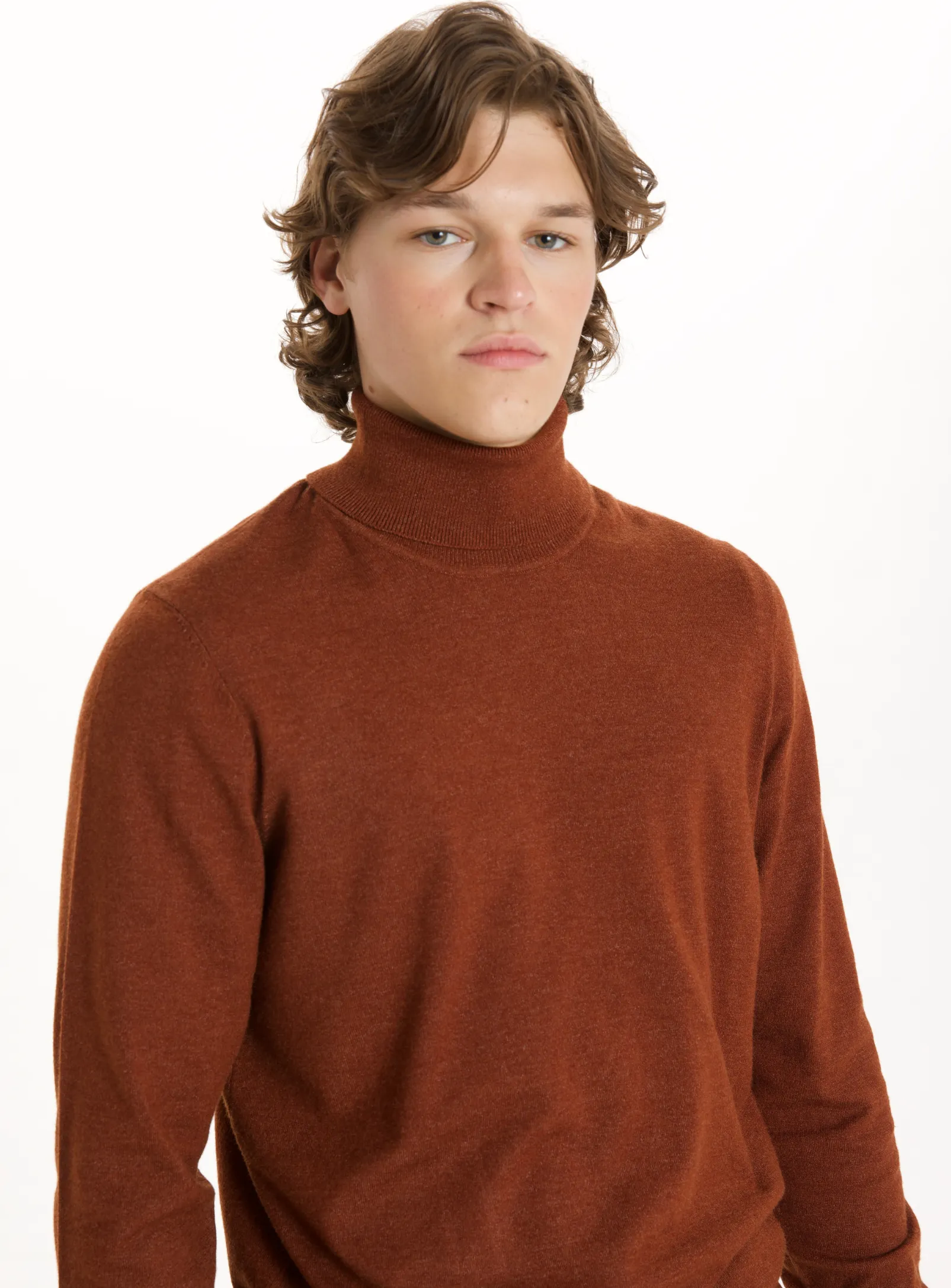 LEVAN Cashmere Turtleneck Sweater - Soft and Stylish!