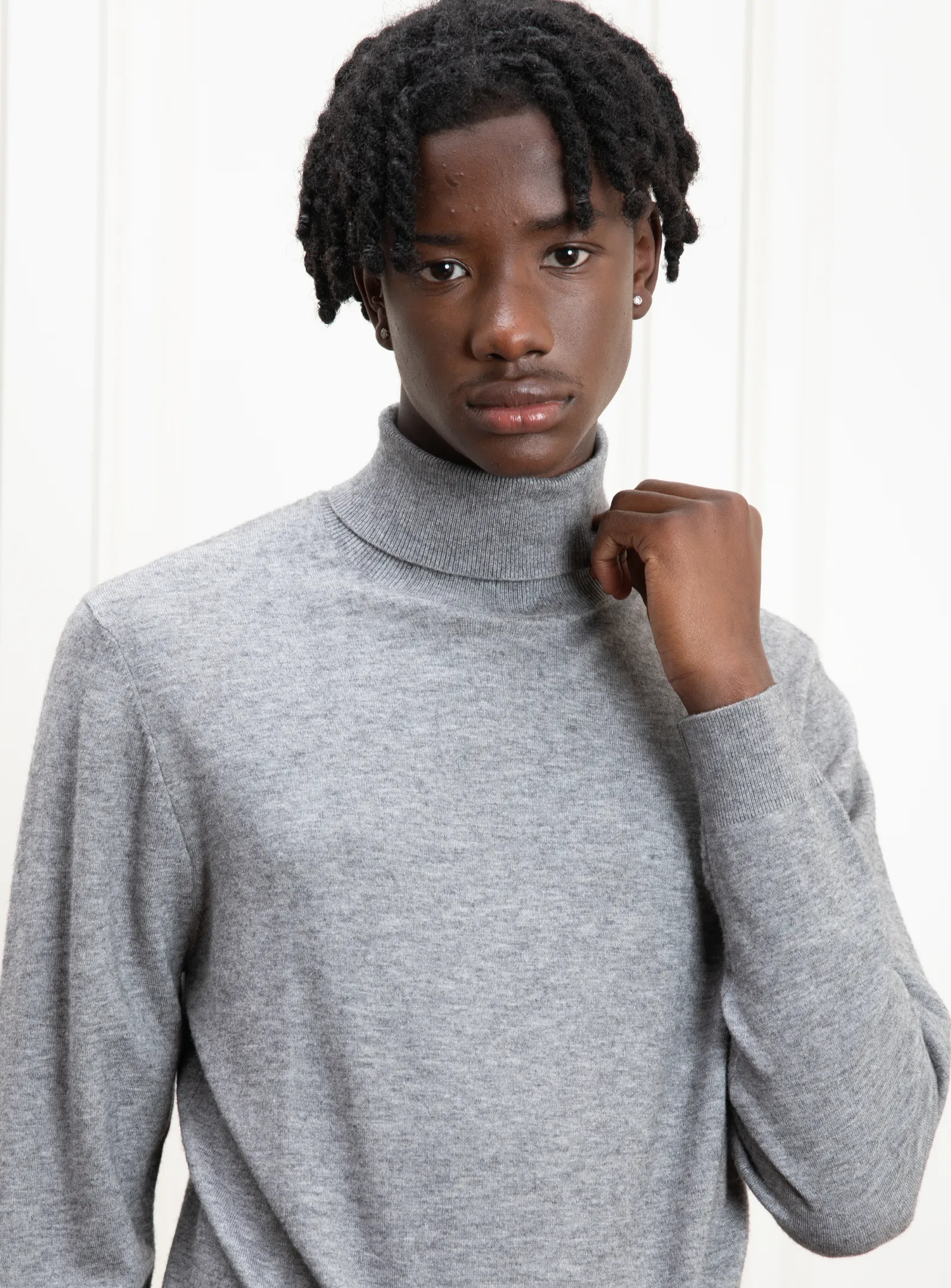 LEVAN Cashmere Turtleneck Sweater - Soft and Stylish!