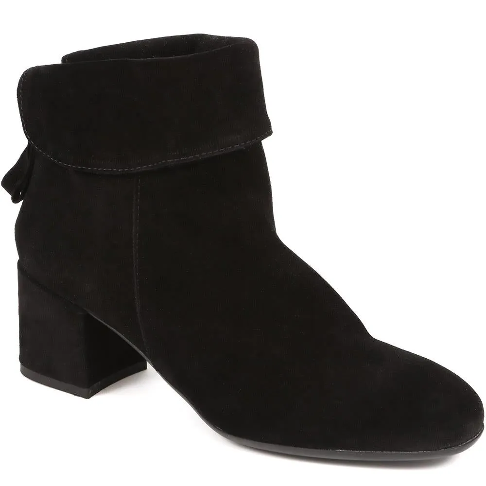 Lylah Heeled Ankle Boots - LYLAH / 322 544 can be rewritten as Women's Black Heeled Ankle Boots - Trendy Design.