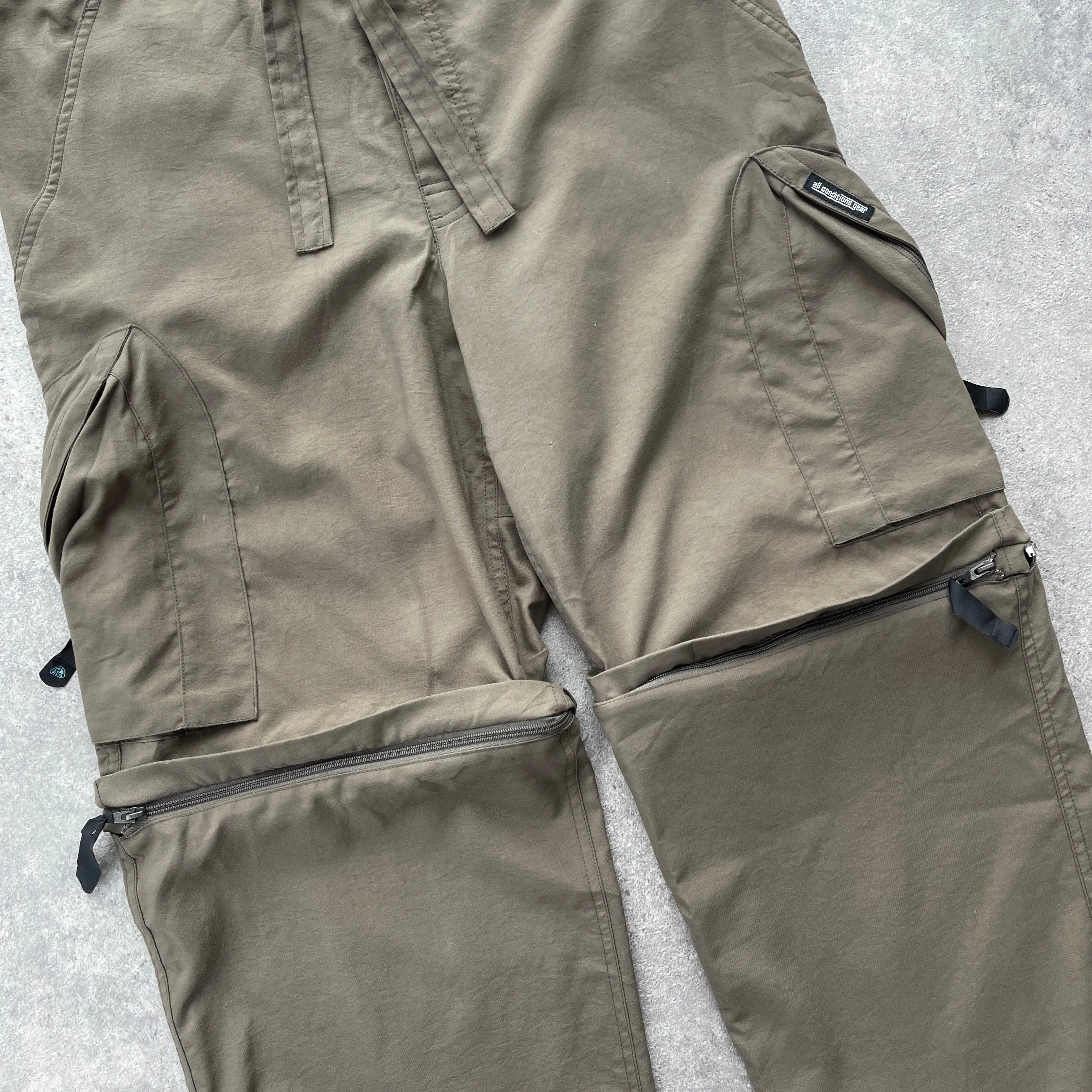 Nike ACG 2000s Convertible Technical Cargo Pants (L)