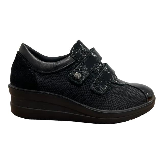 Women's Black Sneakers code 455700.