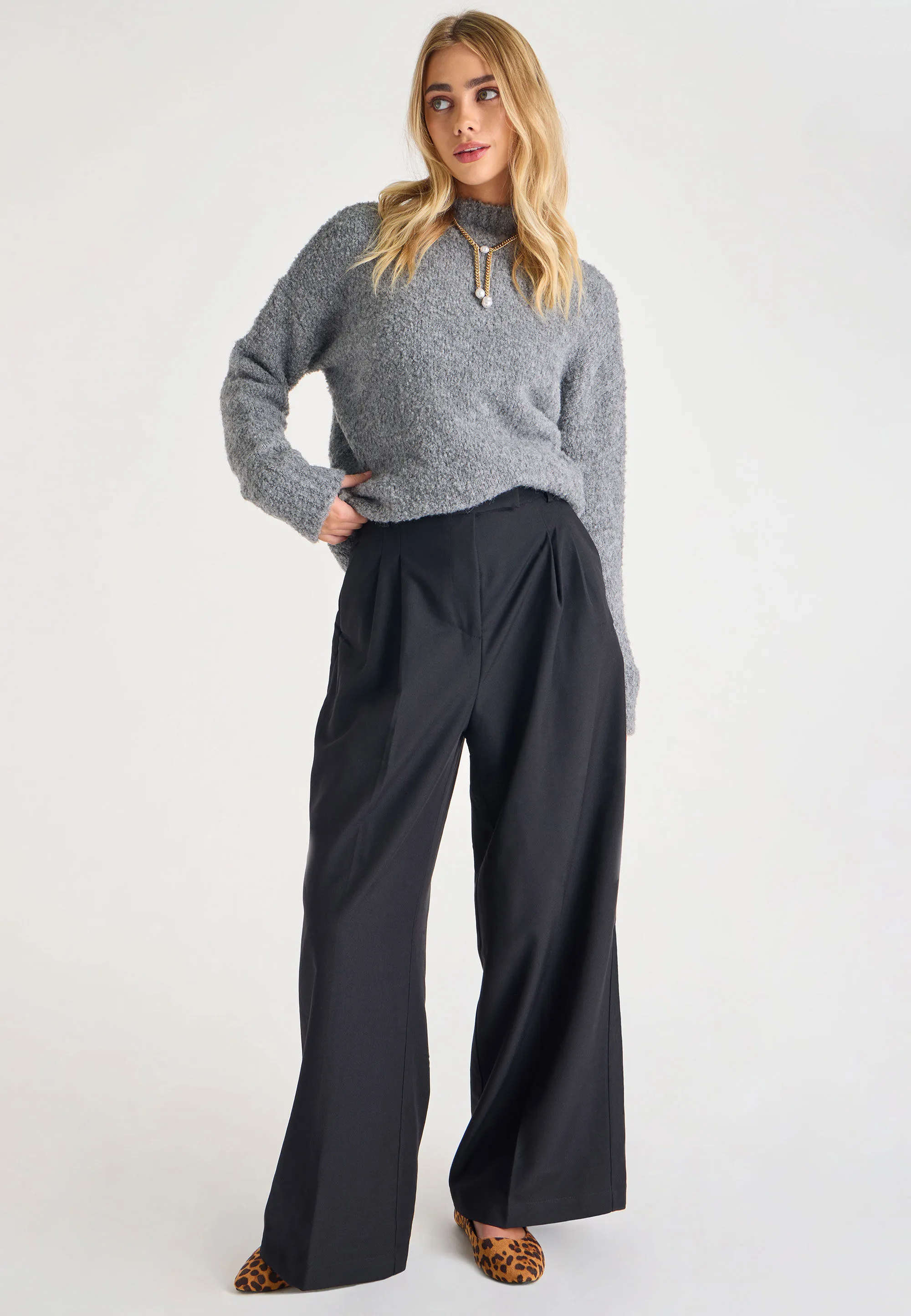 Women's Black Wide Leg Front Pleated Pants