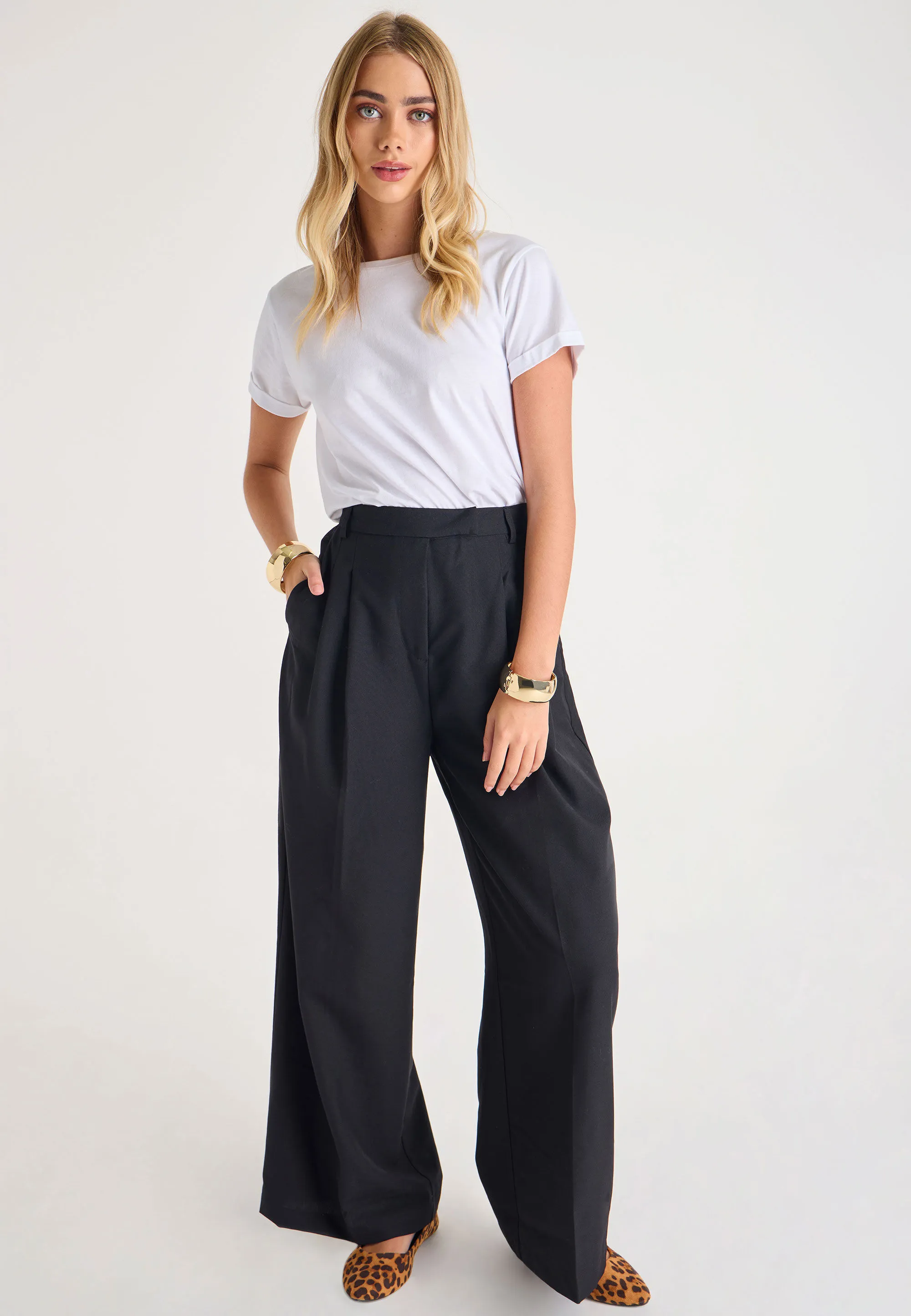 Women's Black Wide Leg Front Pleated Pants